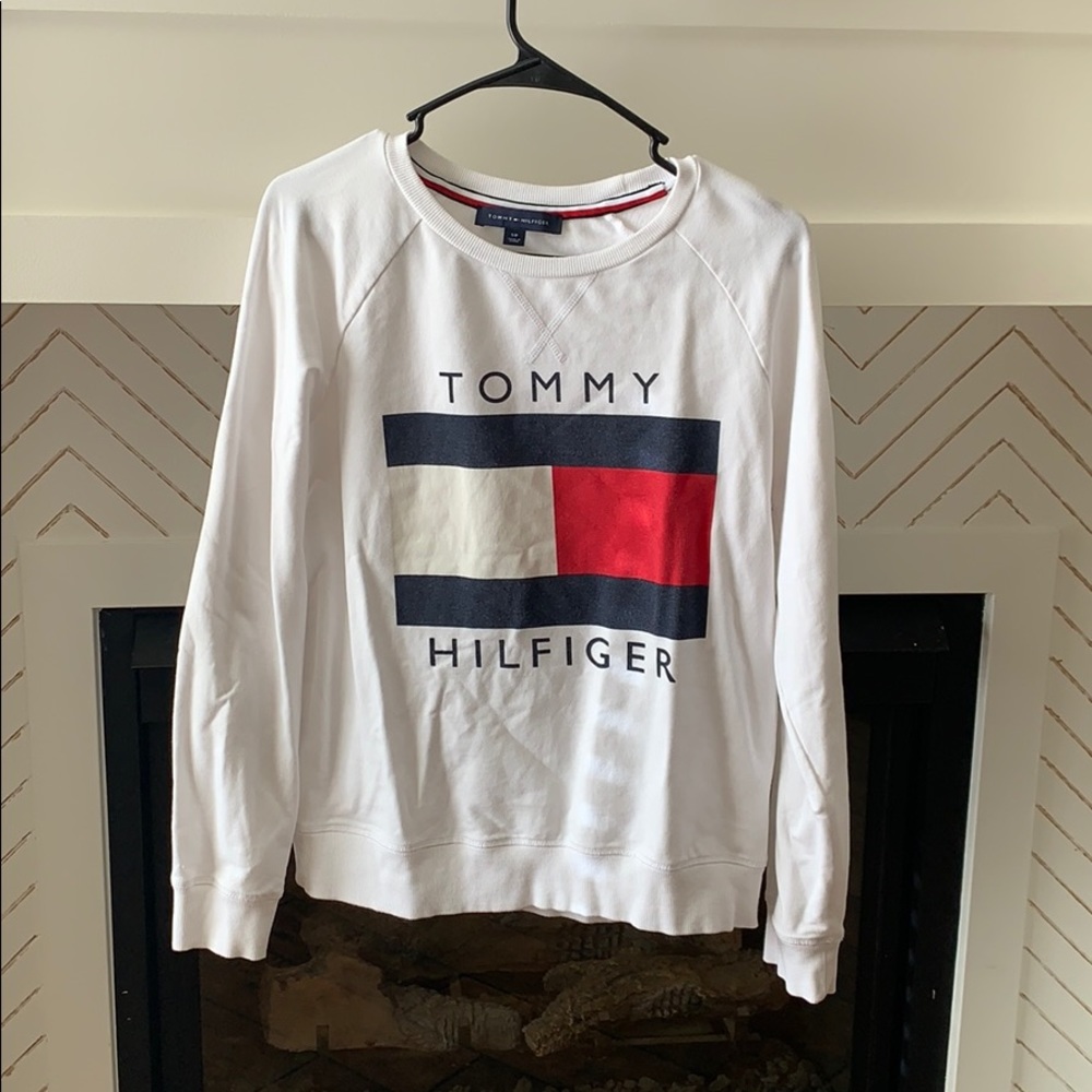 White Tommy Hilfiger sweatshirt
